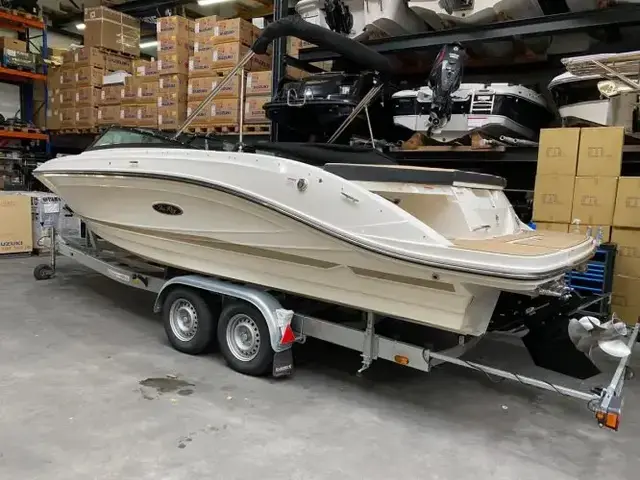 Sea Ray 230 SPX Bowrider