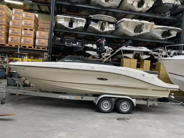 Sea Ray 230 SPX Bowrider