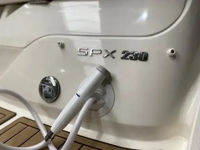 Sea Ray 230 SPX Bowrider