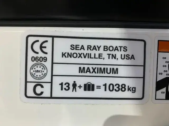 Sea Ray 230 SPX Bowrider