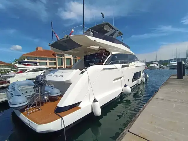 Ferretti Yachts 670