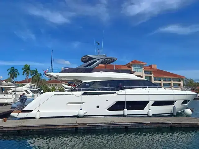 Ferretti Yachts 670