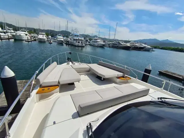 Ferretti Yachts 670