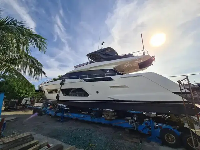 Ferretti Yachts 670