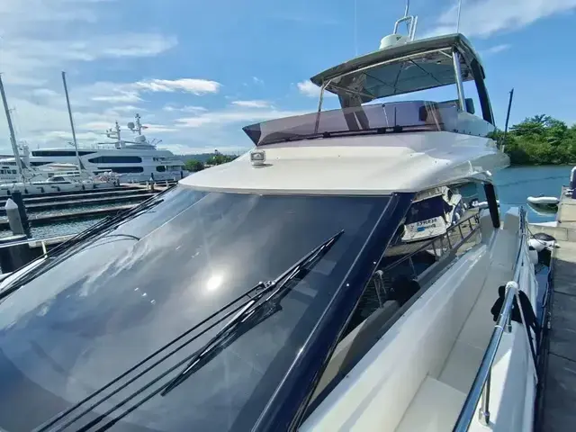 Ferretti Yachts 670