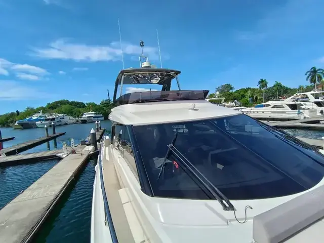 Ferretti Yachts 670