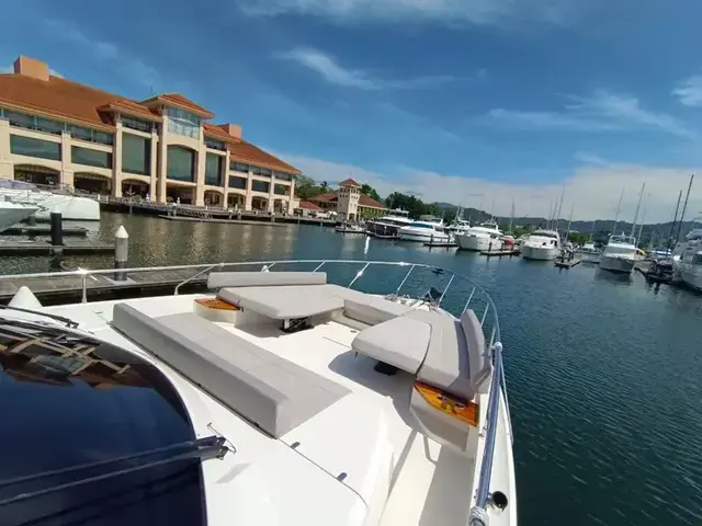 Ferretti Yachts 670