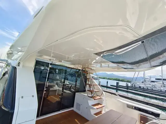 Ferretti Yachts 670