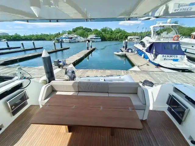 Ferretti Yachts 670