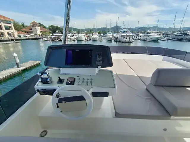 Ferretti Yachts 670