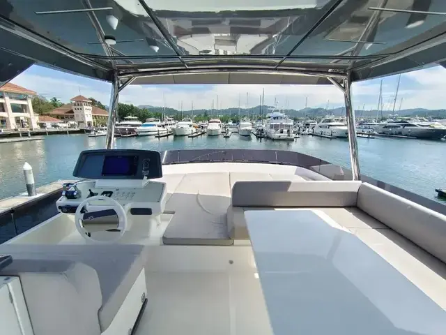 Ferretti Yachts 670