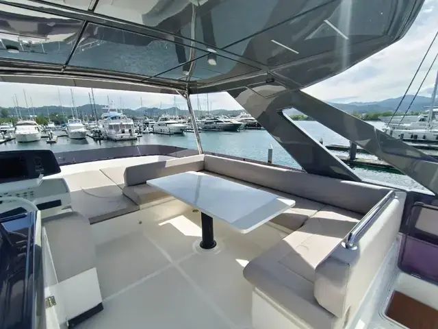 Ferretti Yachts 670