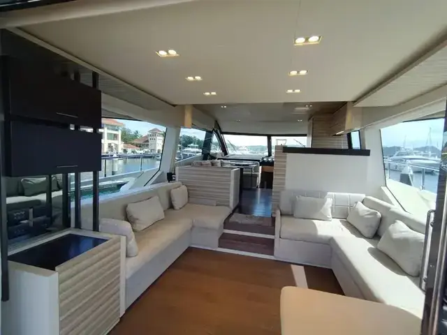 Ferretti Yachts 670