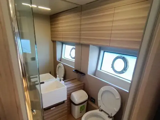 Ferretti Yachts 670