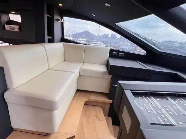 Sunseeker 88 Yacht