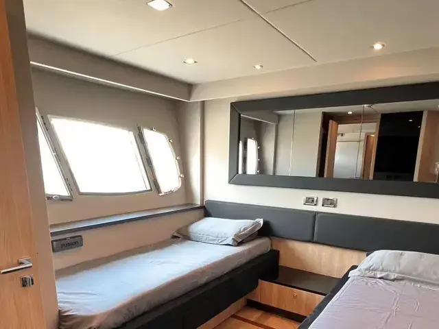 Sunseeker 88 Yacht