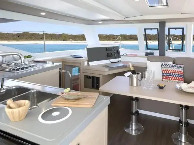 Fountaine Pajot Lucia 40