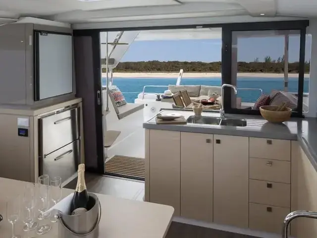 Fountaine Pajot Lucia 40