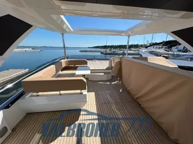 Galeon 680 Fly