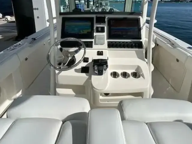 Boston Whaler 320 Outrage