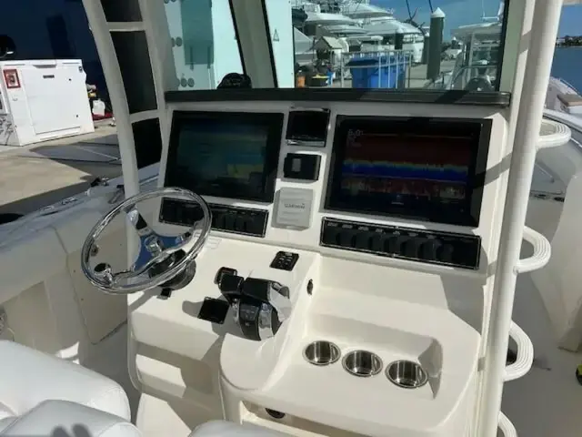 Boston Whaler 320 Outrage