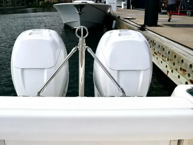 Boston Whaler 320 Outrage