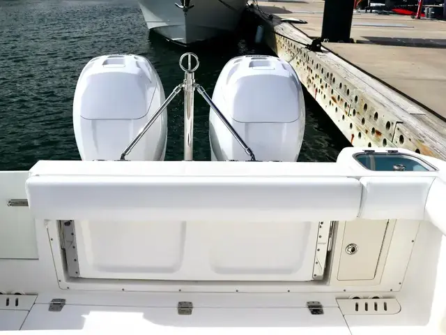 Boston Whaler 320 Outrage