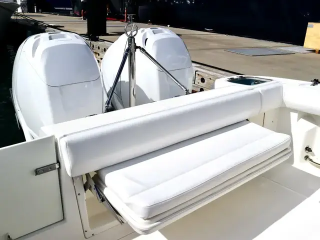 Boston Whaler 320 Outrage