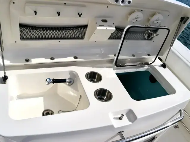 Boston Whaler 320 Outrage