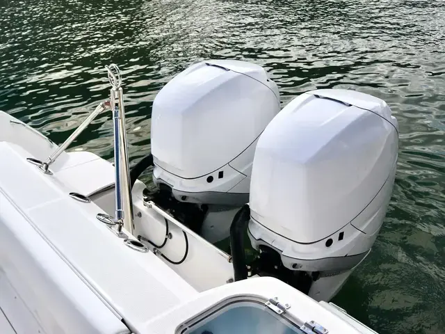 Boston Whaler 320 Outrage