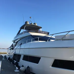 2018 Ferretti Yachts 670