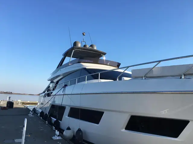 Ferretti Yachts 670