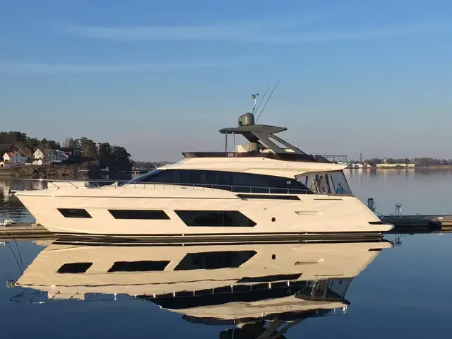 Ferretti Yachts 670