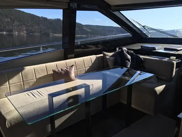 Ferretti Yachts 670