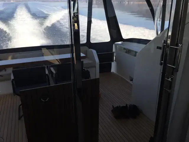 Ferretti Yachts 670