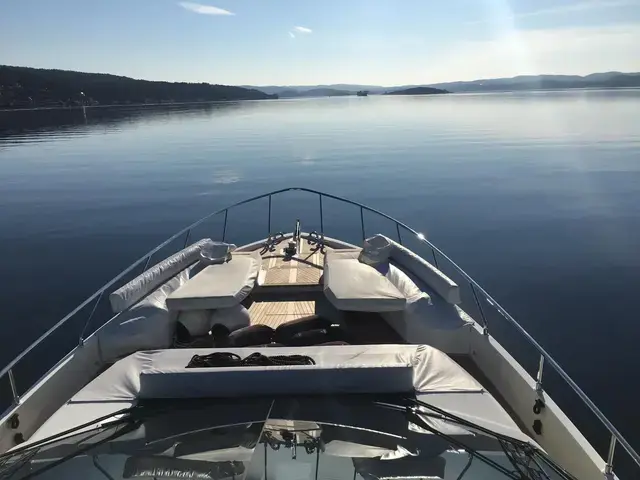 Ferretti Yachts 670