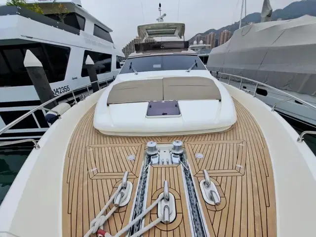 Ferretti Yachts 870