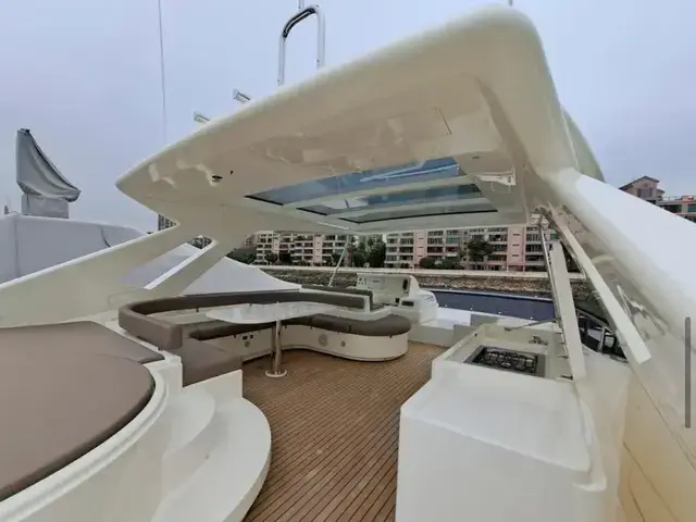 Ferretti Yachts 870