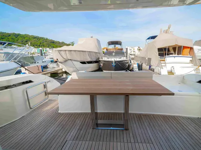 Ferretti Yachts 550