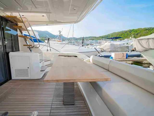 Ferretti Yachts 550