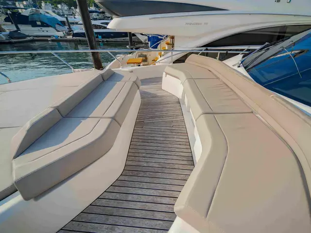 Ferretti Yachts 550