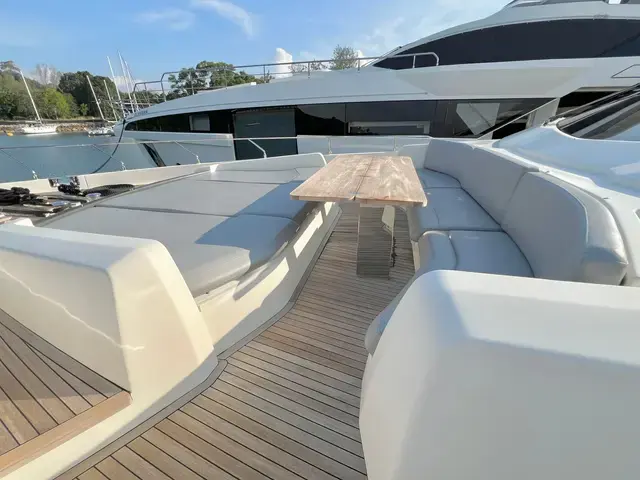 Ferretti Yachts 850