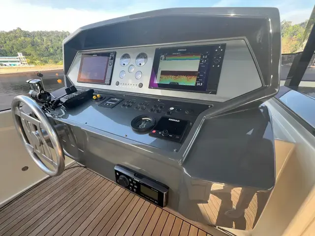 Ferretti Yachts 850