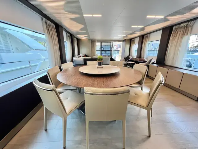 Ferretti Yachts 850