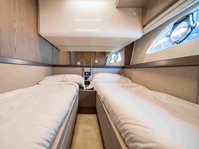 Ferretti Yachts 550