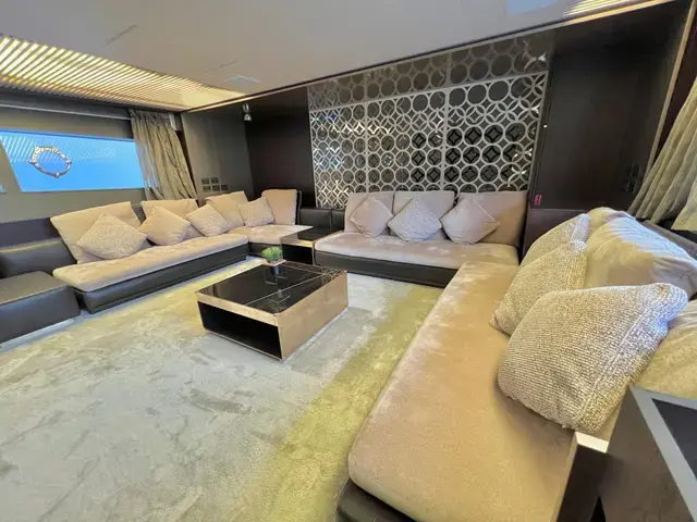 Ferretti Yachts 850