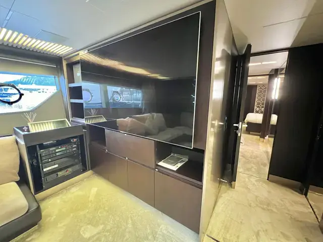 Ferretti Yachts 850