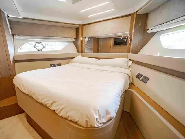 Ferretti Yachts 550