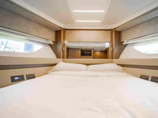 Ferretti Yachts 550