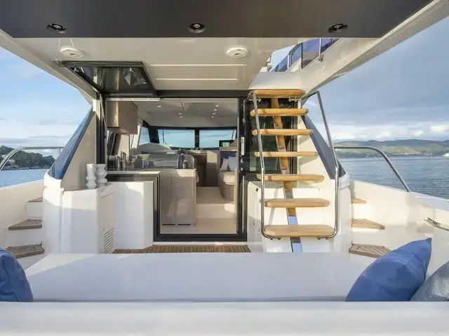 Ferretti Yachts 500